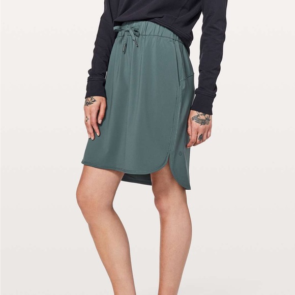 Lululemon Women’s Athletic on the fly Skirt - Picture 1 of 7
